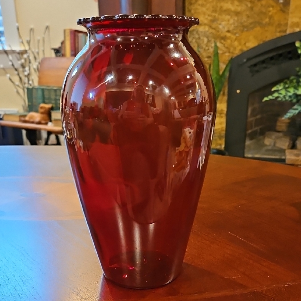 Anchor Hocking Royal Ruby Red Scalloped Hoover Vase Depression Glass